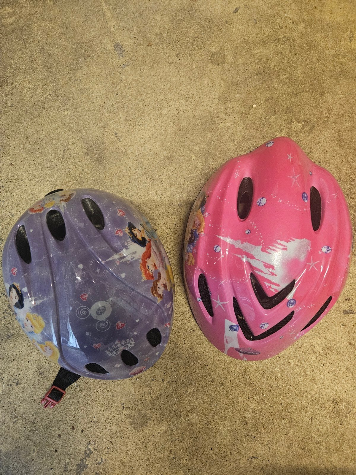 2 kinderfietshelmen - Disney Prinsessen, Meisje, Overige maten, Ophalen of Verzenden, Disney
