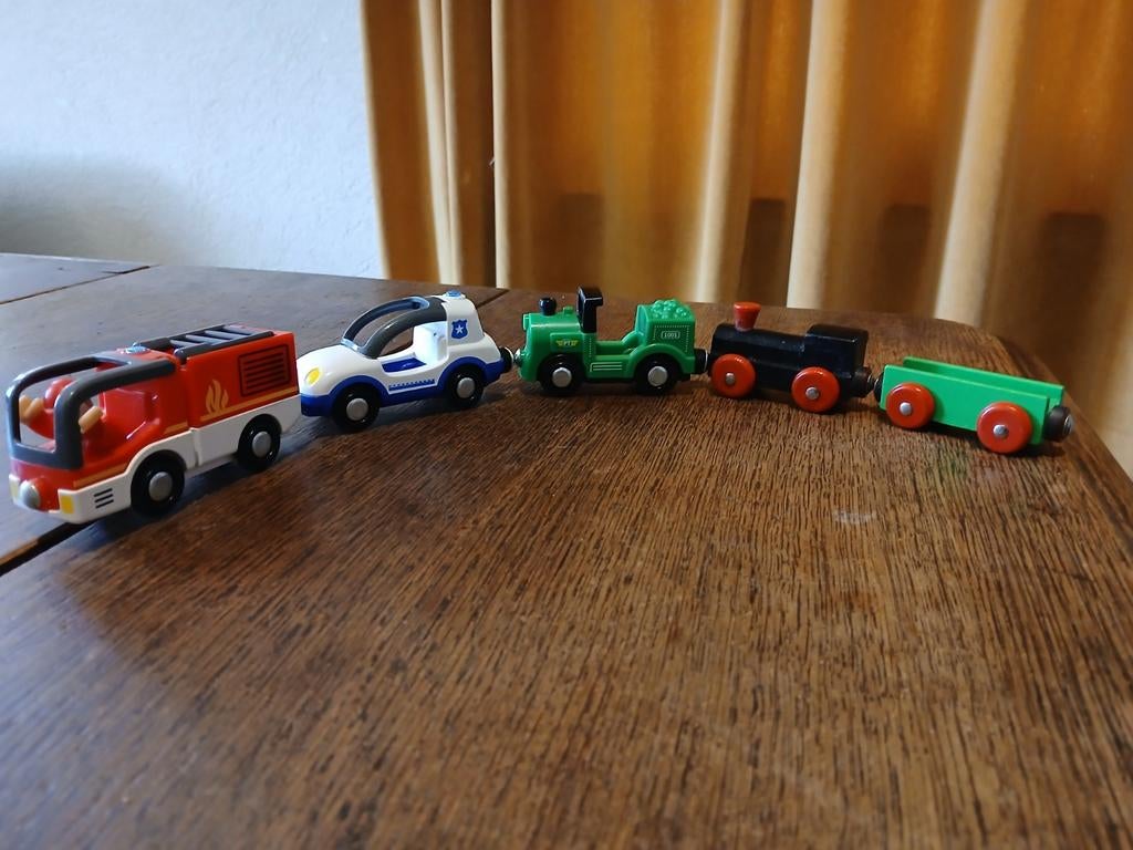 LEUKE TREIN (MAGNETIC) HOUT EN KUNSTOF., Ophalen of Verzenden, Zo goed als nieuw