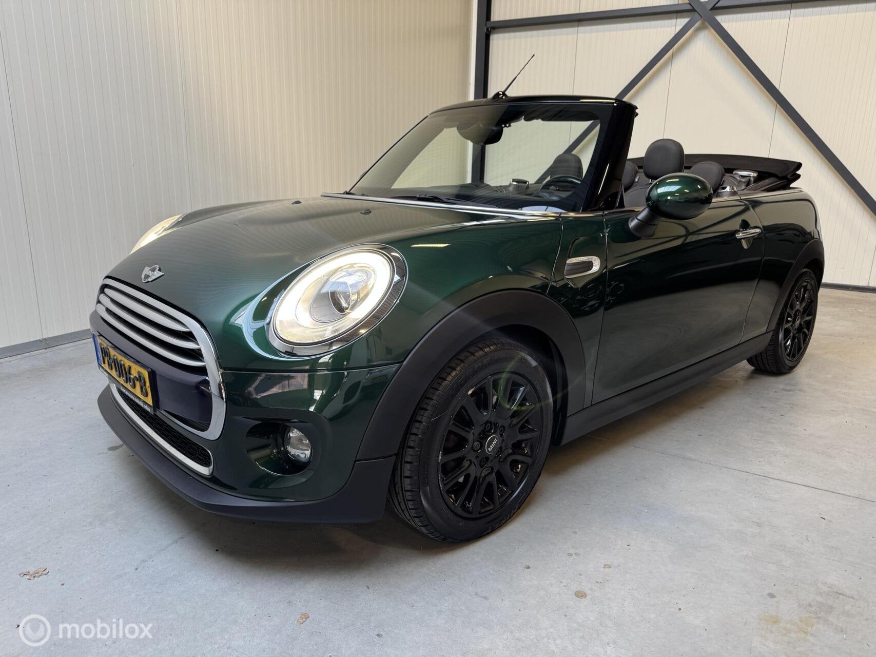 Mini Cabrio 1.5 Cooper Pepper Serious Business, Voorwielaandrijving, 136 pk, Gebruikt, Euro 6