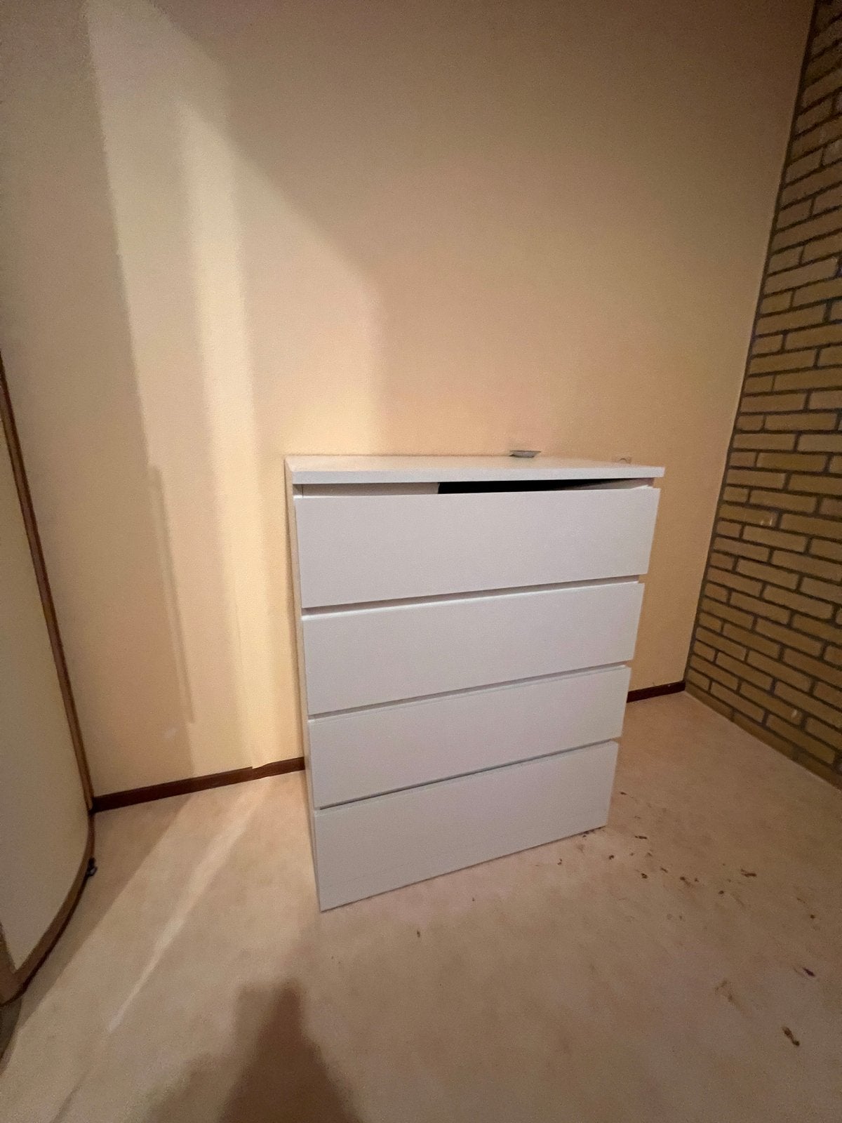Ikea kast met lichte schade gratis af te halen Den Haag, Huis en Inrichting, Kasten | Ladekasten, Gebruikt, 100 tot 150 cm, 50 tot 100 cm