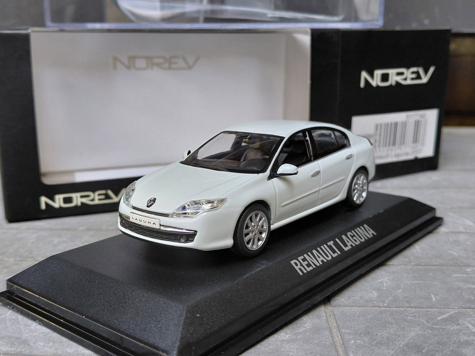 Renault Laguna III ph1 2007-2011 Blanc Glacier 1/43 Norev, Ophalen of Verzenden, Zo goed als nieuw, Auto, Norev