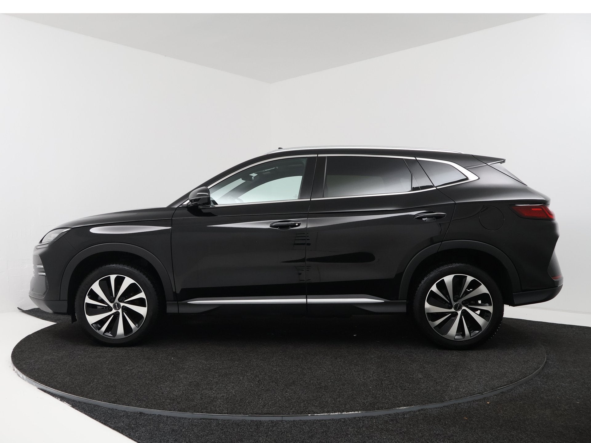 BYD SEAL U 1.5 DM-i FWD Boost | 80 KM EV Range | BYD Dealer, Auto's, 12 maanden, Seal U, 4 cilinders, Zwart