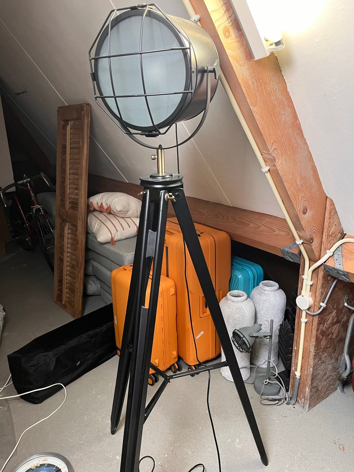 Stoere industriële vloerlamp op statief - Zo goed als nieuw, Ophalen, E27 (groot), Zo goed als nieuw, Metaal