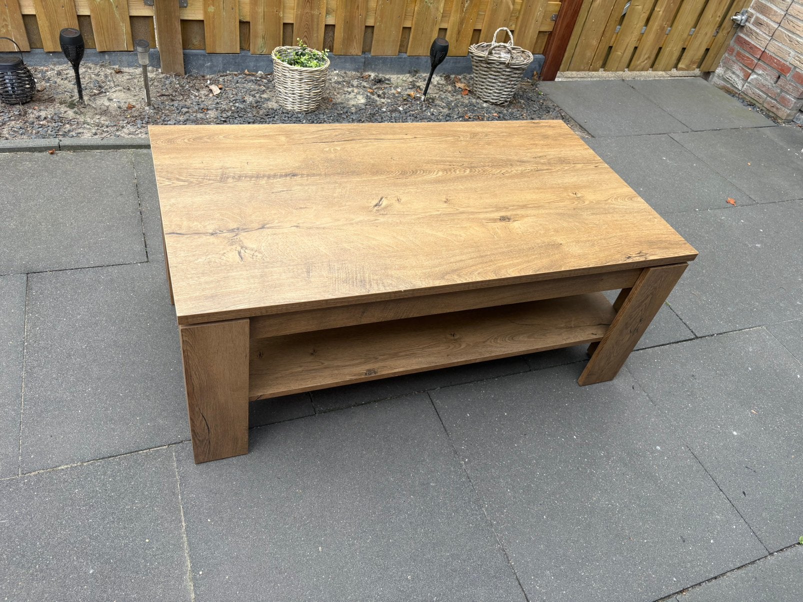 Zeer nette houten salon tafel, Huis en Inrichting, Complete inboedels, Ophalen