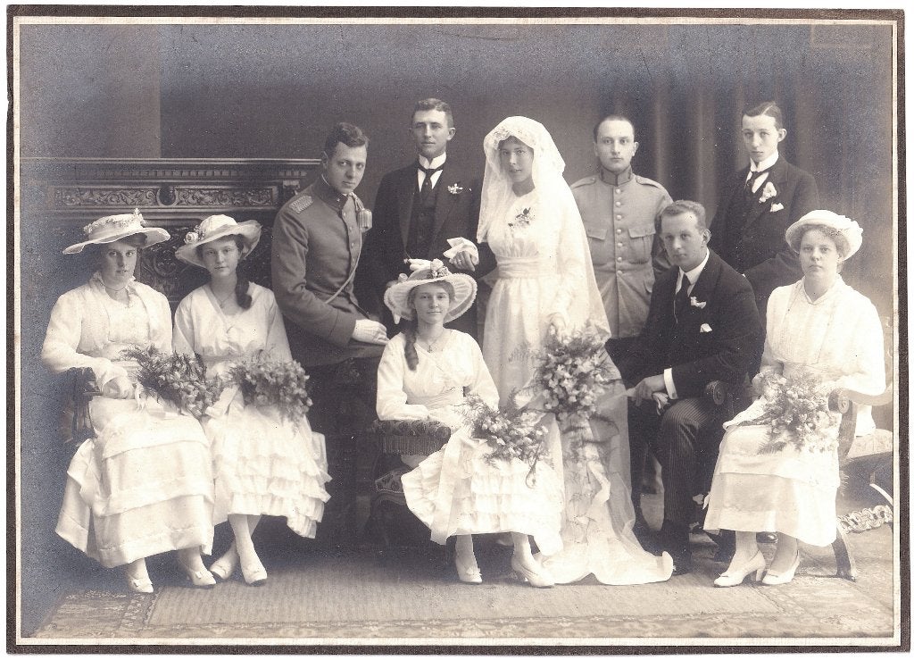 Foto Groepsfoto Huwelijk Militair Uniform Trouwen Hoed, Gebruikt, Foto, Ophalen of Verzenden, Voor 1940