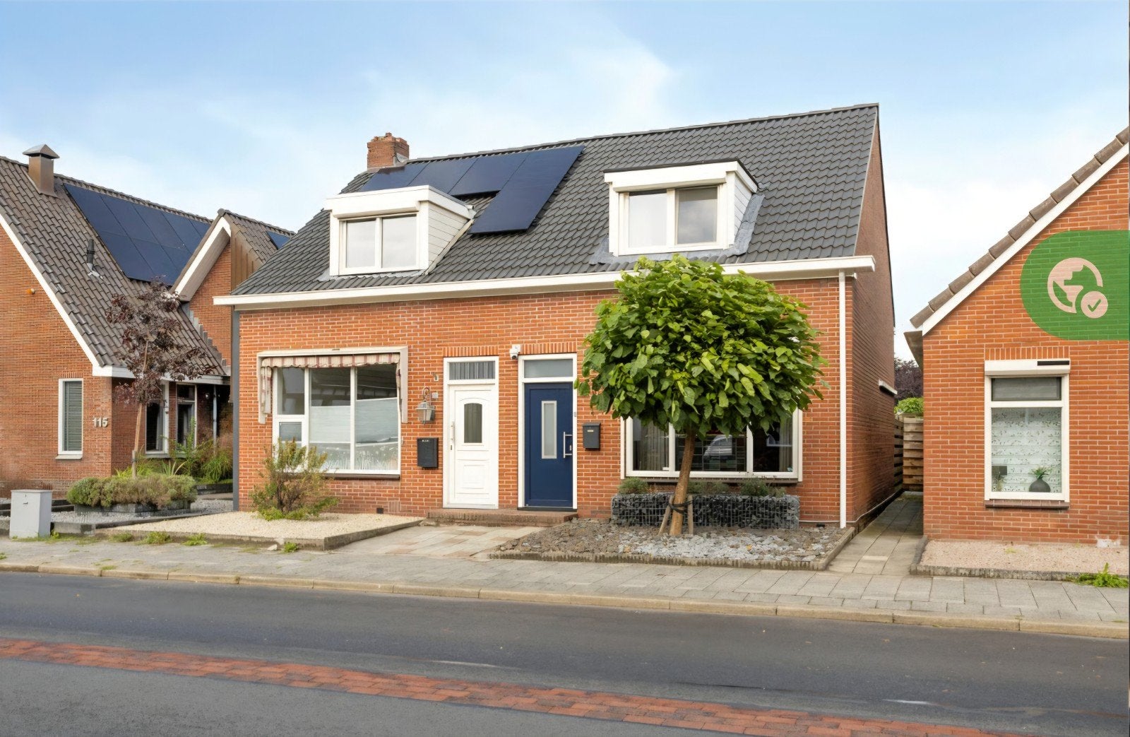 Te koop; instapklare 2 onder 1 kap woning., 200 tot 500 m², Twee onder één kap, 112 m², Groningen