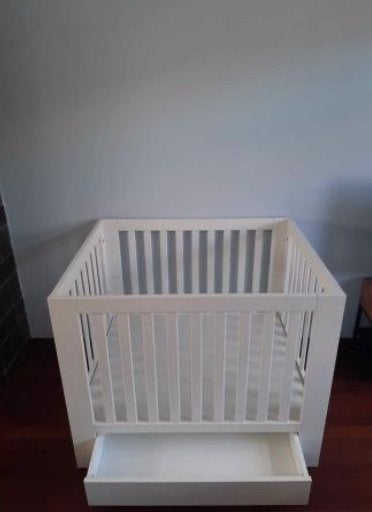 Kidsmill alaska box met matras. Zgan!, Kinderen en Baby's, Boxen, Ophalen, Zo goed als nieuw, Vierkant, In hoogte verstelbaar