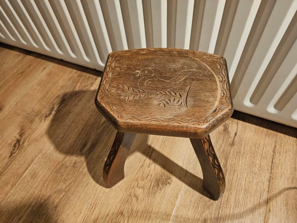 Houtsnijwerk krukje met vogel, Ophalen of Verzenden