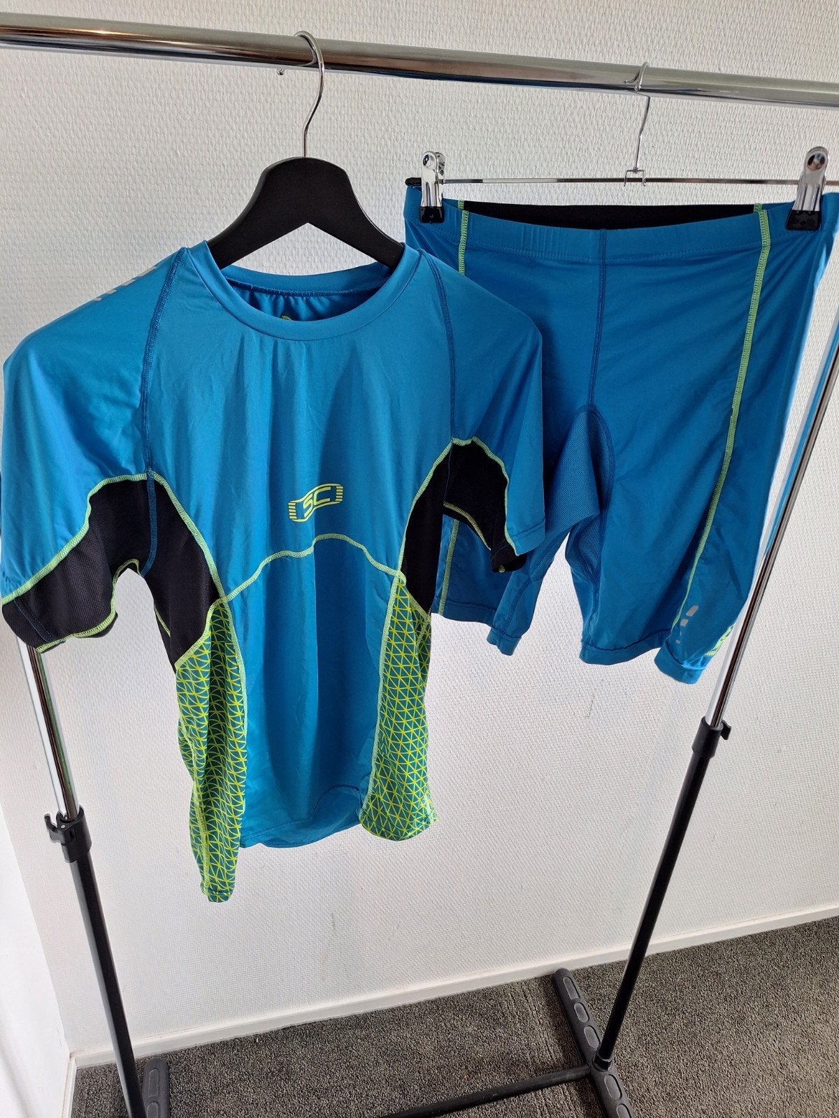 Crivit Sports compressie sportset (shirt + broek) - Maat L, Maat 52/54 (L), Blauw, Ophalen of Verzenden, Zo goed als nieuw