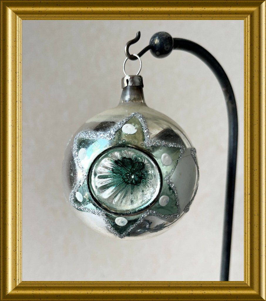 Oude glazen kerstbal (nr. 82) met 3 deuken, reflex, Diversen, Gebruikt, ., Ophalen of Verzenden, .