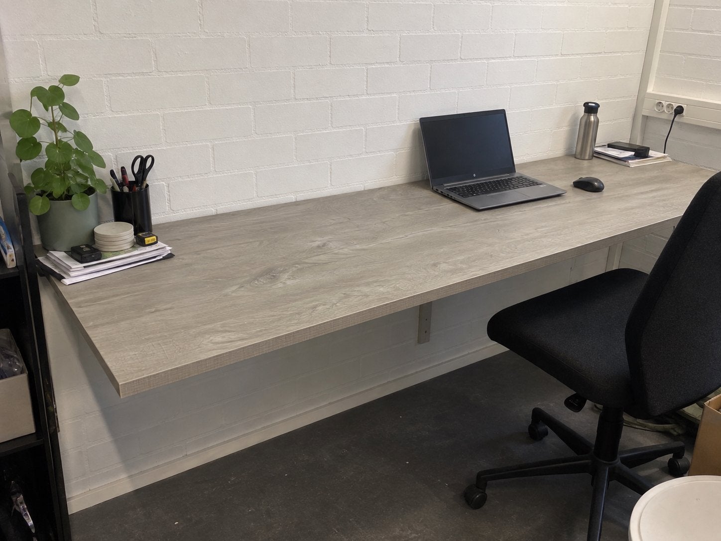 Bureaublad 200x80 lichtgrijs houtlook, Overige typen, Spaanplaat of MDF, Ophalen of Verzenden, Zo goed als nieuw