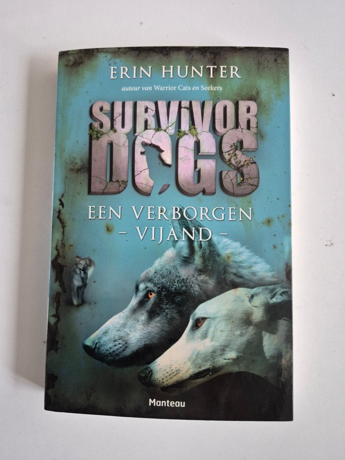 Survivor Dogs: Een Verborgen Vijand - Erin Hunter, Ophalen of Verzenden, Gelezen, Erin Hunter, Fictie