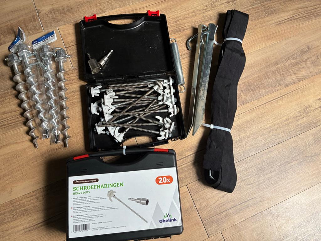 Kampeer Haringen Set: Schroefharingen, Ophalen, Zo goed als nieuw