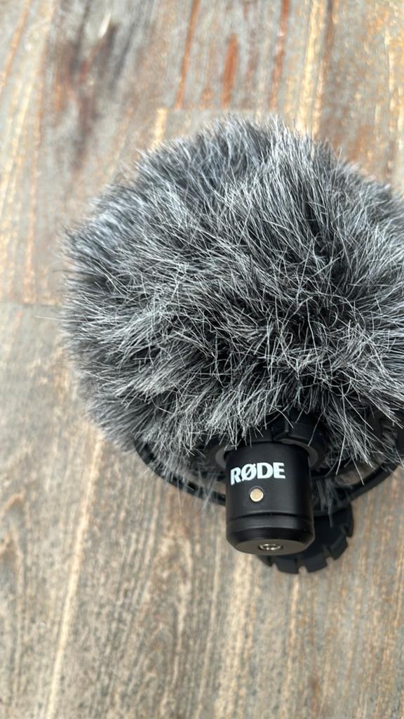 Rode microfoon met deadcat en houder - perfect voor vloggen, Ophalen of Verzenden, Gebruikt, Overige typen