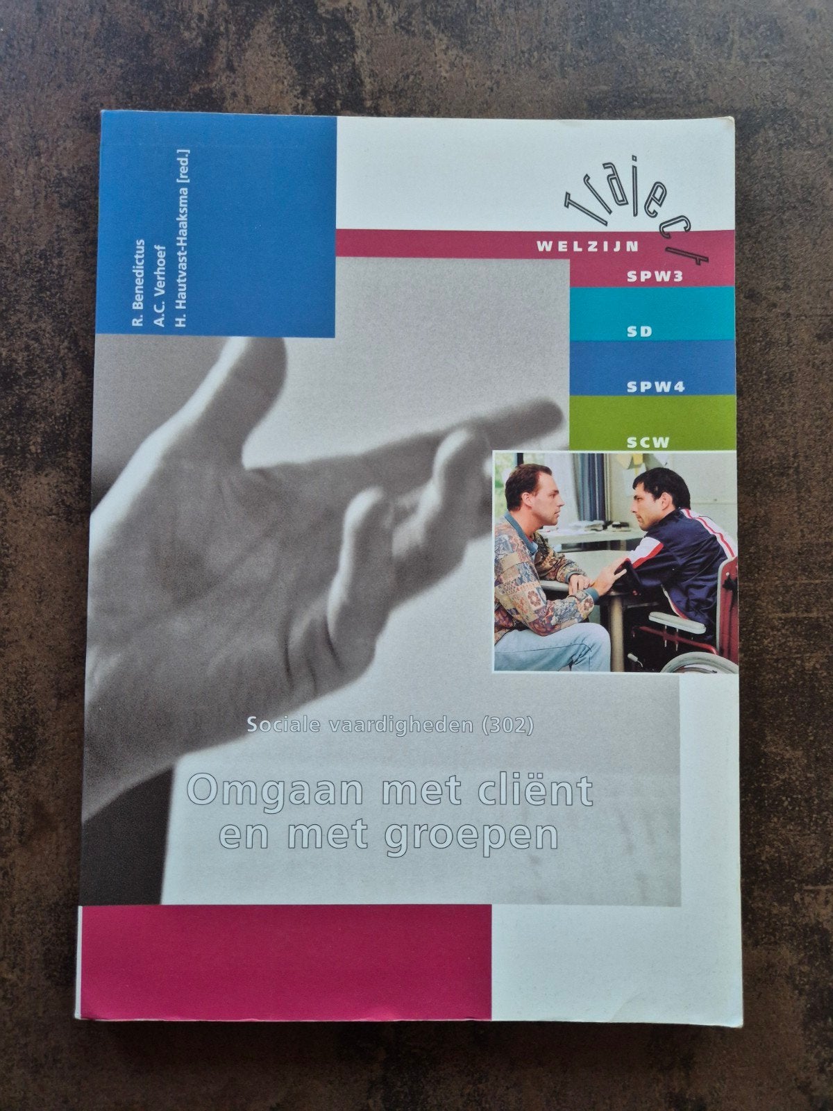 Boek:Omgaan met cliënt en met groepen - Sociale vaardigheden, Boeken, Ophalen of Verzenden, Zo goed als nieuw, R. Benedictus, A.C. Verhoef, H. Hautvast-Haaksma
