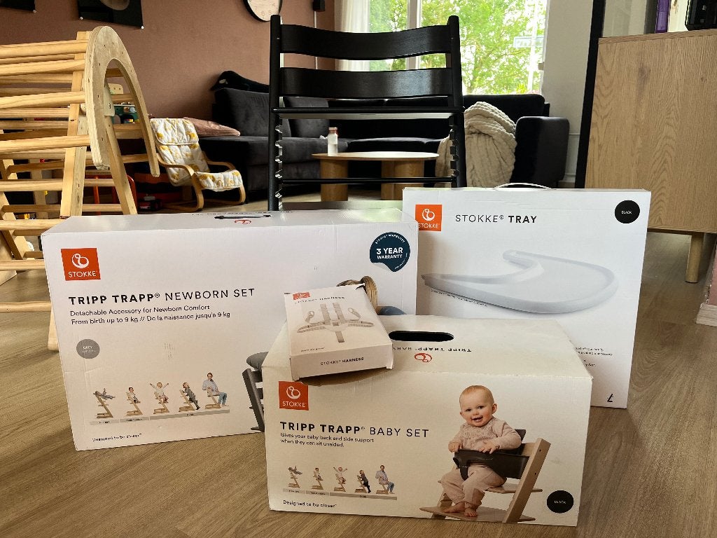 Stokke Tripp Trapp eetstoel zwart + alle accessoires, Kinderen en Baby's, Ophalen, Zo goed als nieuw, Meegroeistoel, Gordel(s)
