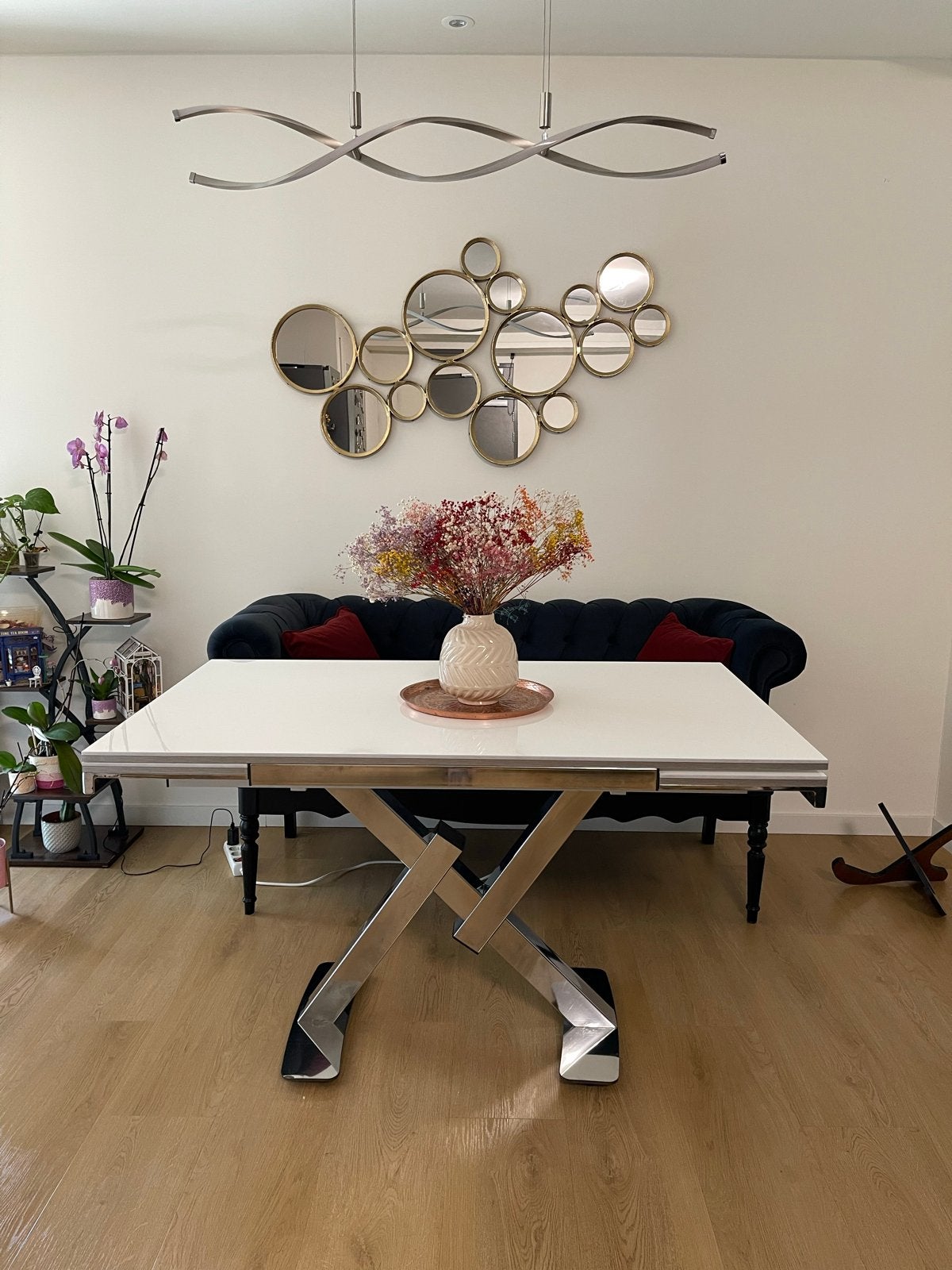 Foto 3 van Elegante eetkamerset: uitschuifbare tafel en 4 stoelen, bank
