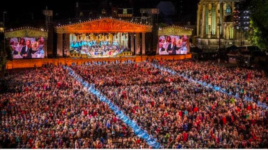 GEVRAAGD  2 Tickets Andre Rieu zondag 19 juli, Twee personen, Juli