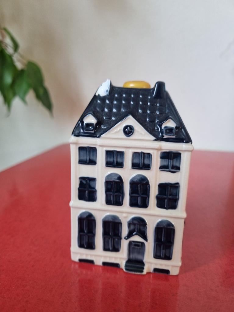 KLM Huisje 48 Rembrandt huis met lichte schade, Ophalen of Verzenden, Gebruikt, 1 t/m 20