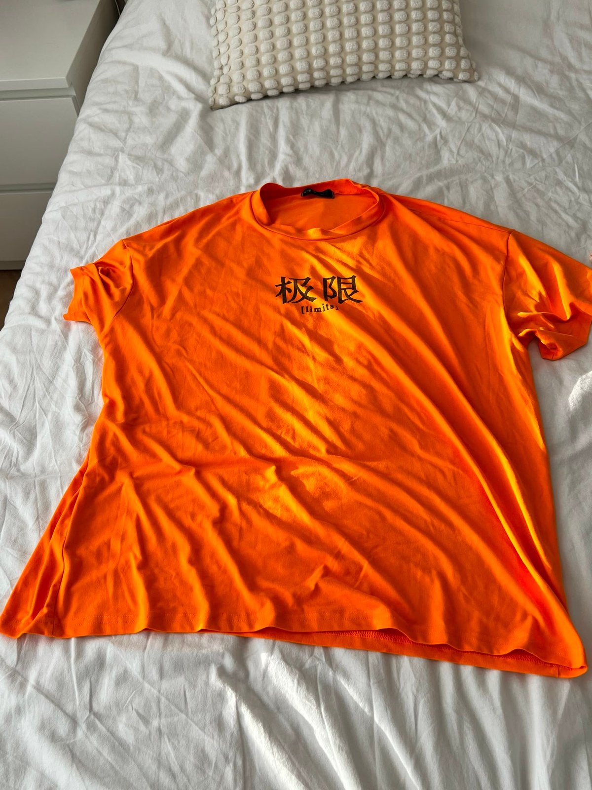 Feloranje T-shirt met Chinese tekens, Maat 38/40 (M), Oranje, Ophalen of Verzenden, Zo goed als nieuw