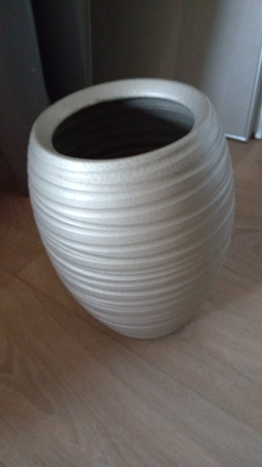 vaas, Huis en Inrichting, Ophalen, Zo goed als nieuw, Beige, 26 cm