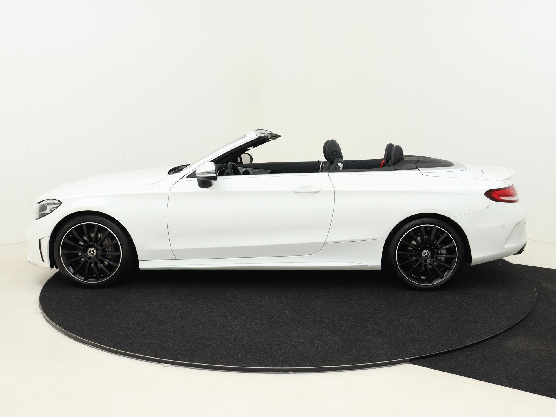 Mercedes-Benz C-klasse Cabrio 180 / AMG Line/ 19 inch/ Wides, Auto's, Automaat, Cabriolet, 4 stoelen, Leder en Stof