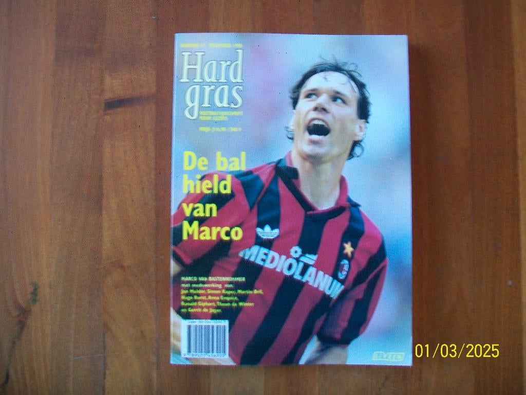 De Bal hield van Marco - Hard Gras ( Marco van Basten), Verzenden, Zo goed als nieuw, Ajax, Boek of Tijdschrift