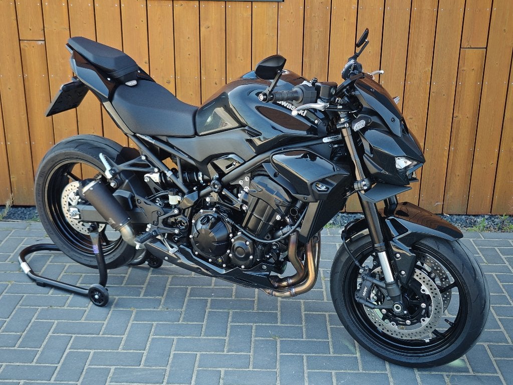 Kawasaki Z900 2025 Black Edition Bodis 2200 KM ZGAN, Motoren, Occasion, 4 cilinders, Motorrijbewijs A, 948 cc