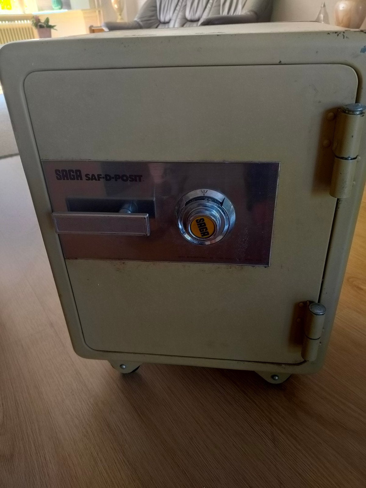 oude zware kluis met code., Ophalen, Gebruikt