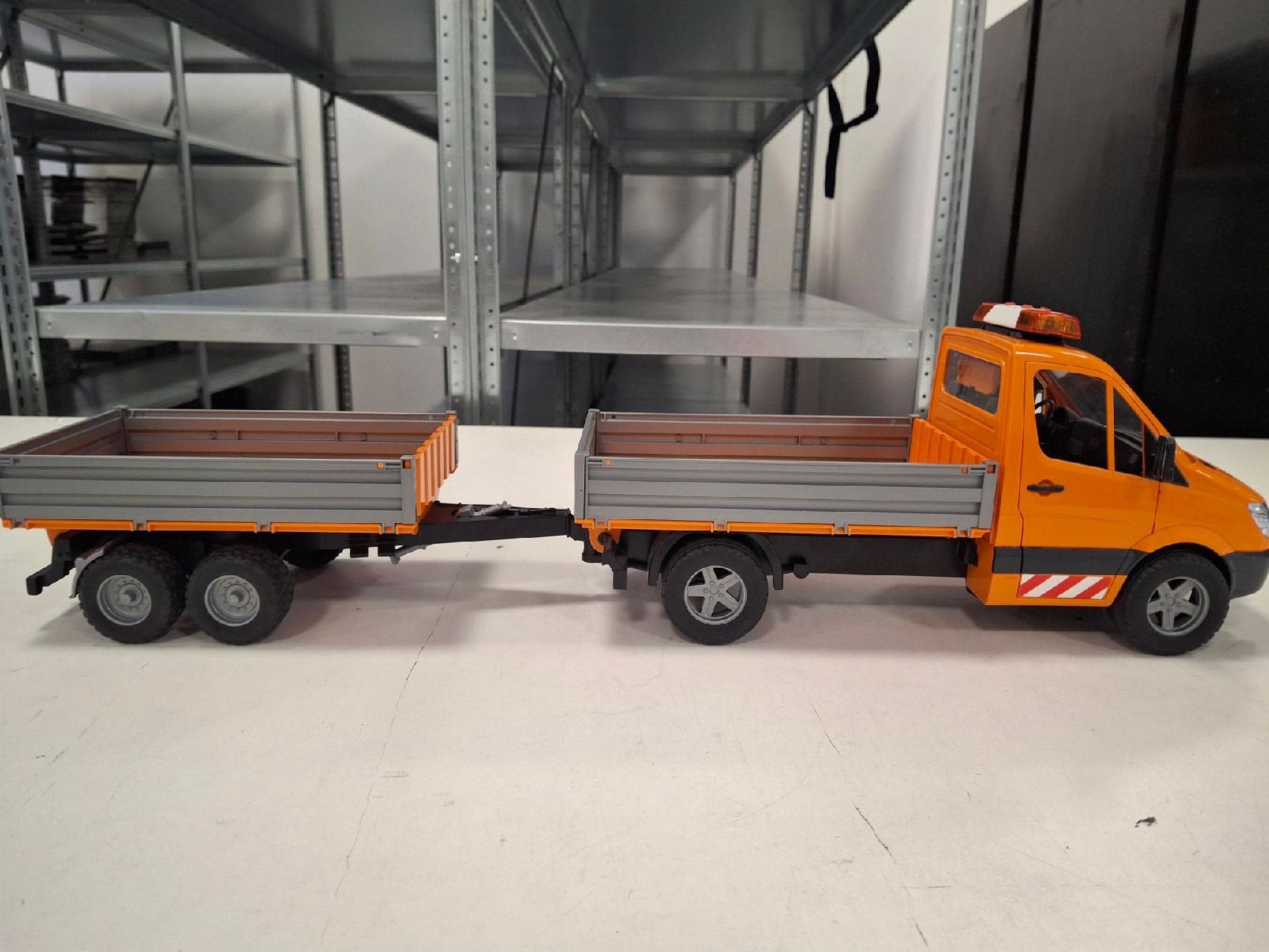 Bruder MB Sprinter gemeentewerken met tandemas aanhangwagen, Ophalen of Verzenden, Zo goed als nieuw