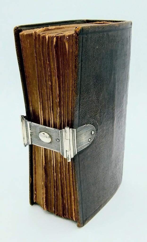 Bijbel met zilveren slot, Wed. M.H. Merkelbach, Harlingen, Antiek en Kunst, Verzenden