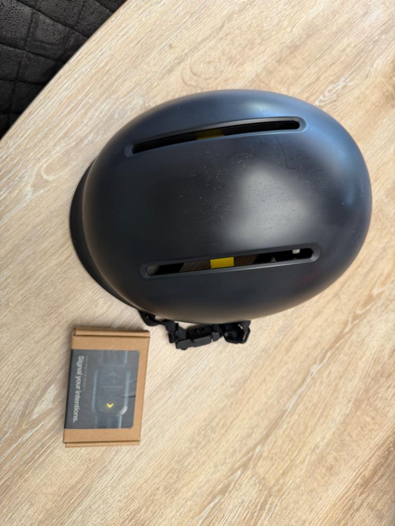 Unit 1 Faro Smart Helm met knipperlicht en remlicht, Ophalen, Zo goed als nieuw, M, Heer of Dame