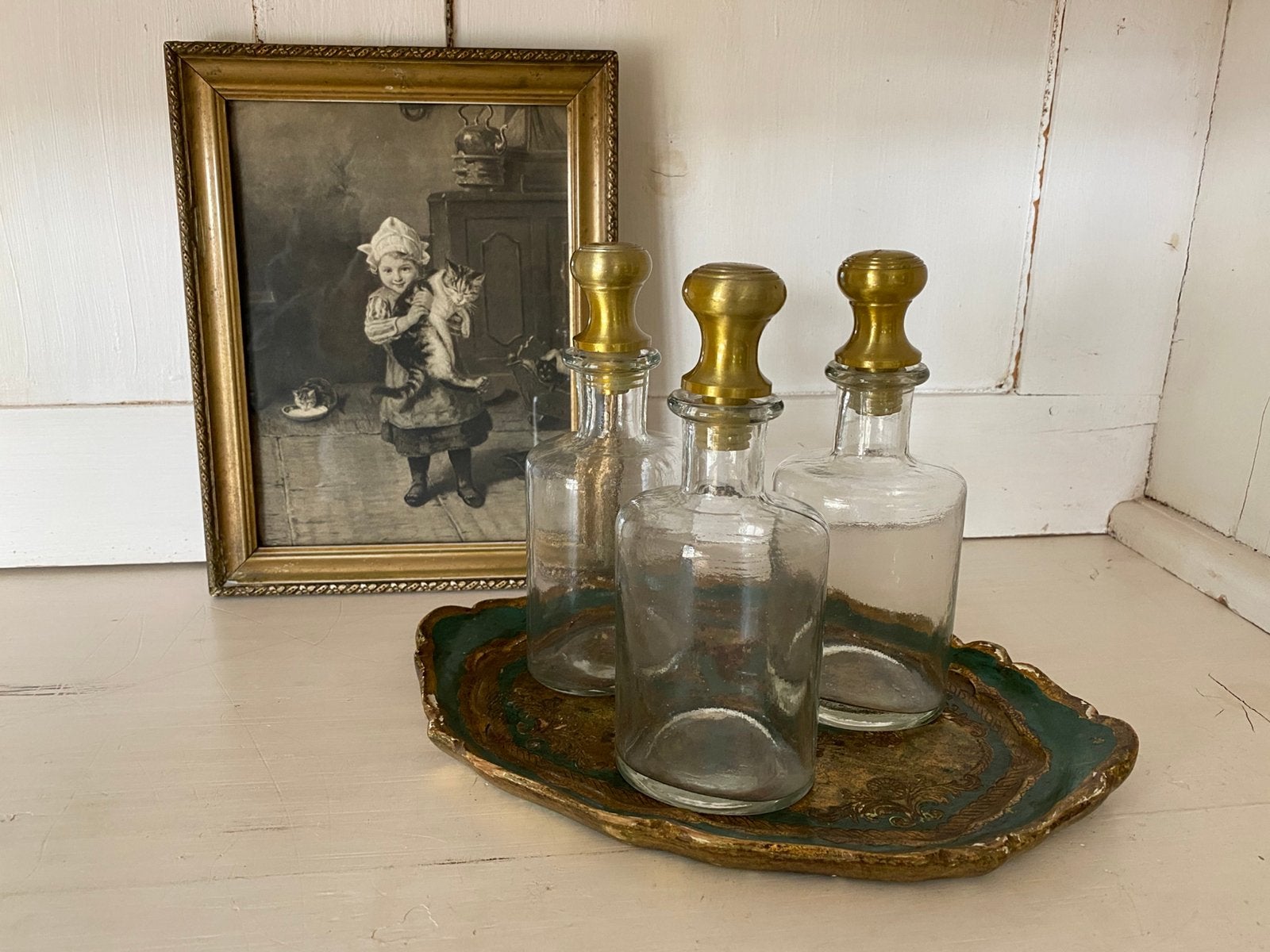 Brocante set, 3 flesjes op Florentijns dienblad, Antiek en Kunst, Ophalen of Verzenden