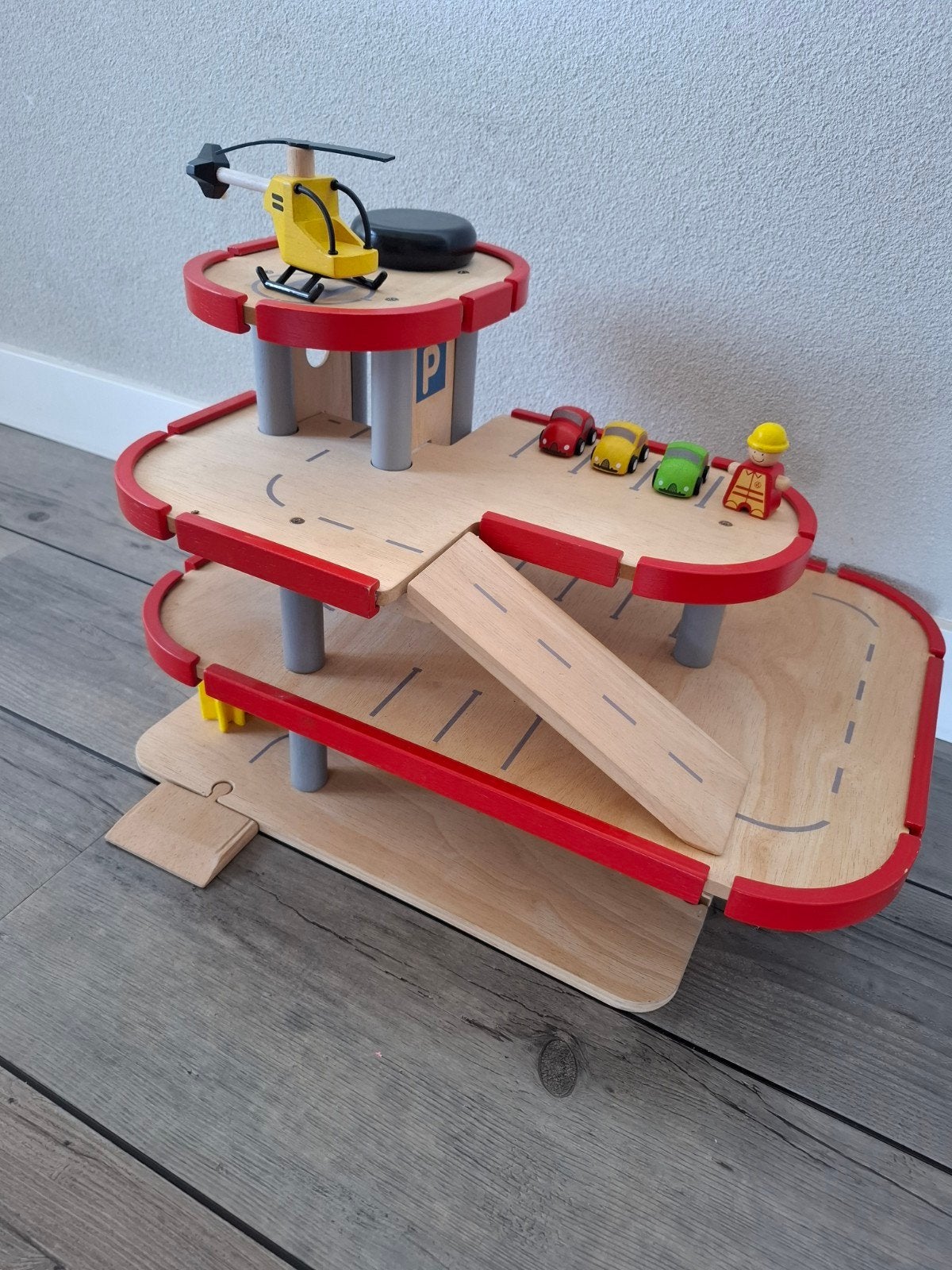 Plantoys garage, Kinderen en Baby's, Ophalen, Zo goed als nieuw, Rij- of Hobbelspeelgoed