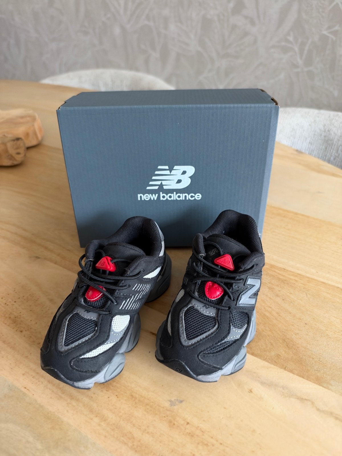 Nieuwe! New Balance 9060 schoenen maat 25, Jongen of Meisje, Schoenen, Nieuw, Ophalen of Verzenden
