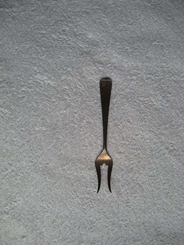 Oud Gero vleesvorkje, achterzijde T Gero 90, Huis en Inrichting, Gero, Ophalen of Verzenden, Zo goed als nieuw, Rvs of Chroom
