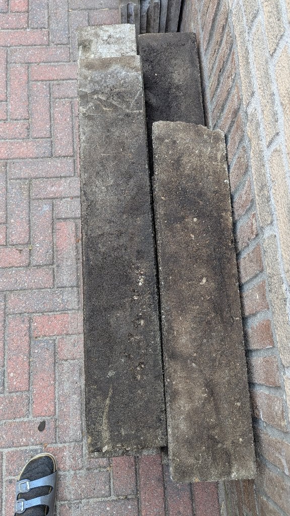 Gratis af te halen: opsluitbanden, Tuin en Terras, Ophalen, Gebruikt, Minder dan 5 m², Beton