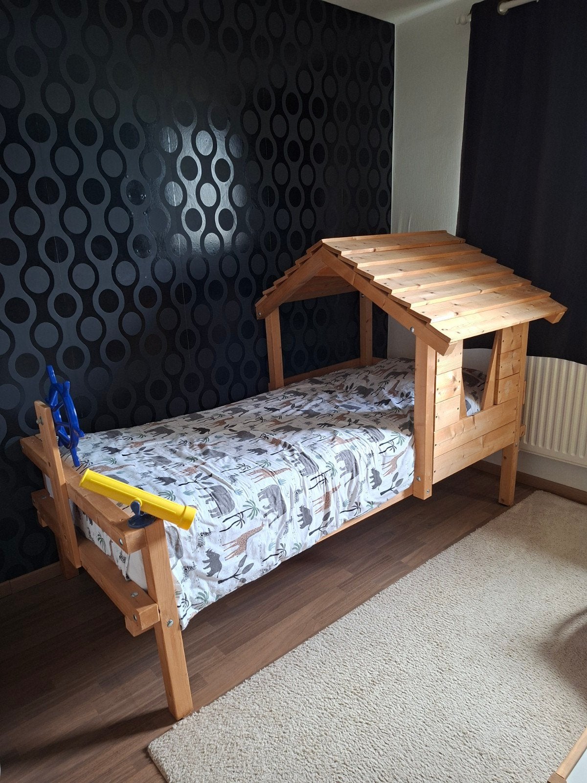 Kinderbed, met stuur, verrekijker en hut, Huis en Inrichting, Slaapkamer | Bedden, Zo goed als nieuw, Eenpersoons, 90 cm, 200 cm