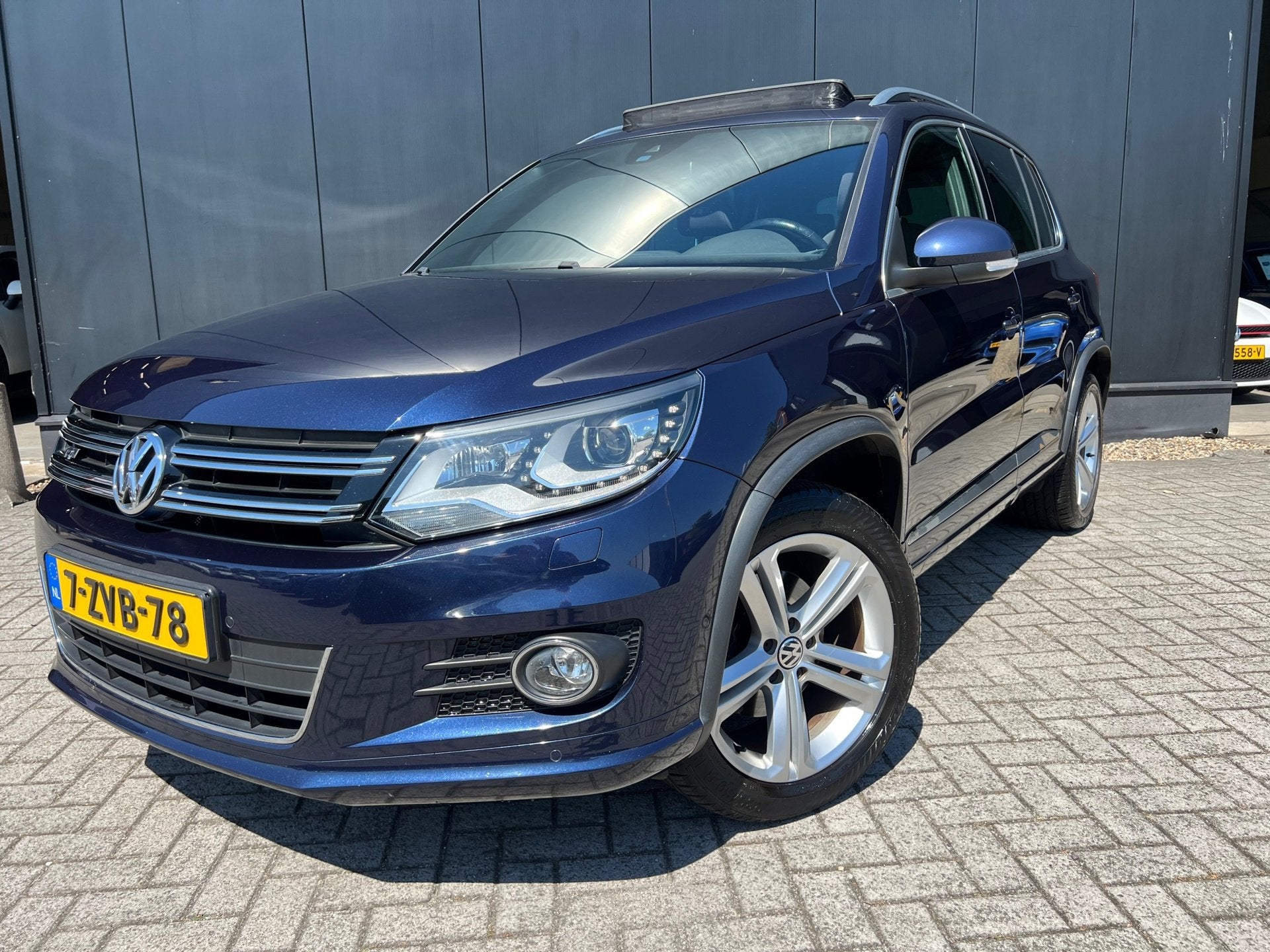 Volkswagen Tiguan 1.4 TSI R-Line Aut/Panodak/Navi/OrgNL, Auto's, Volkswagen, Euro 5, 4 cilinders, Blauw, Alcantara
