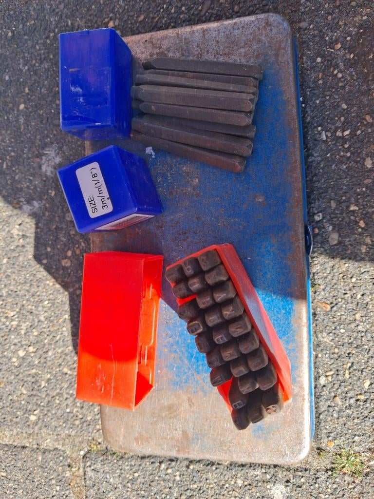 Slagletters en slagcijfers 3 mm, Ophalen, Gebruikt