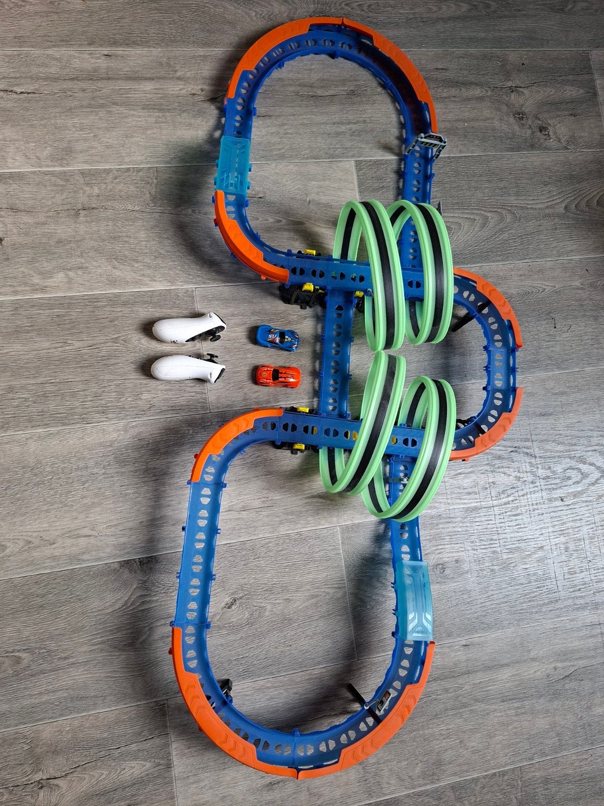 Glow in the Dark Racebaan met Loopings, Racebaan, Zo goed als nieuw, Overige aandrijving, Met looping