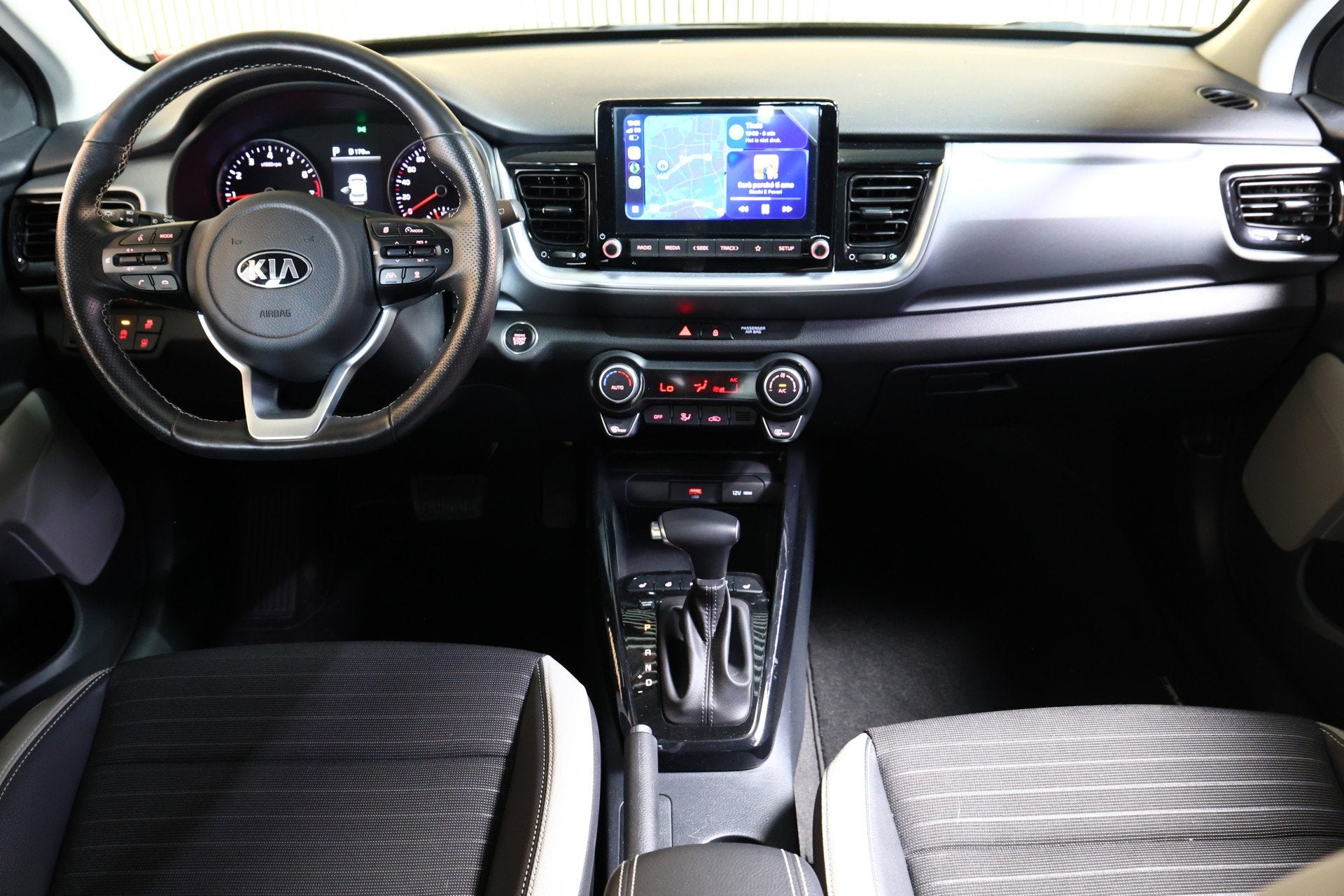 Kia Stonic 1.0 T-GDI Hybrid LEDER CARPLAY NAVI CAMERA PDC CL, Auto's, Kia, 101 pk, Gebruikt, Zwart, Leder en Stof