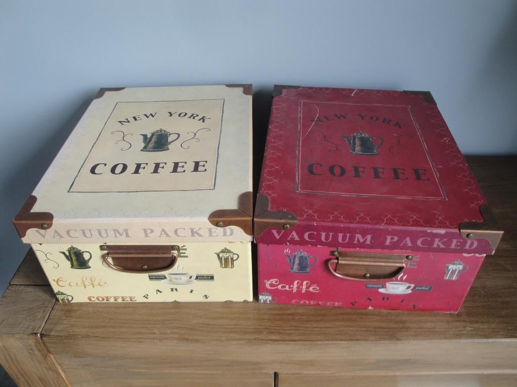 2 LEUKE DECORATIEVE DOZEN - "NEW YORK COFFEE", Huis en Inrichting, Woonaccessoires | Kisten, Overige materialen, Minder dan 50 cm