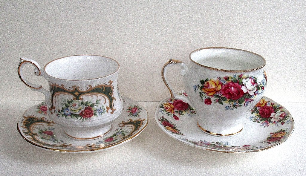 Queens Fine Bone China, Rosina twee porselein theekopjes, Ophalen of Verzenden