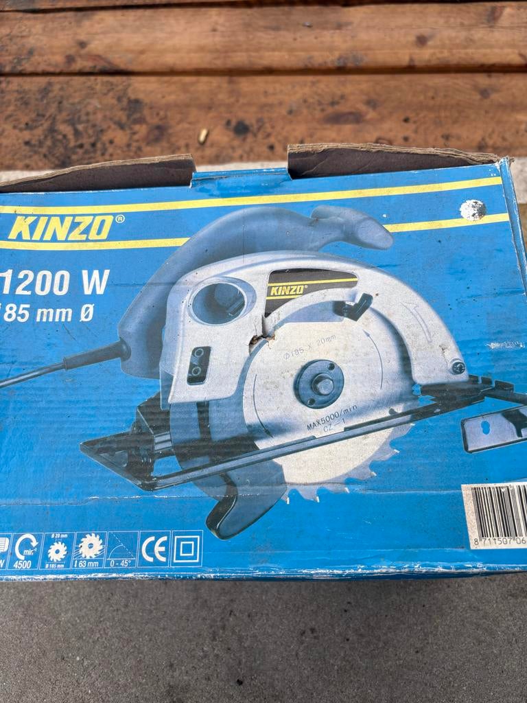 Kinzo Cirkelzaag 1200W - Zo goed als nieuw met toebehoren, Doe-het-zelf en Verbouw, Ophalen, Cirkelzaag, Zo goed als nieuw, 30 tot 70 mm