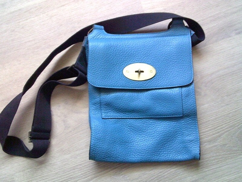 Knalblauw leren crossbody postman locked met NIEUWSTAAT, Verzenden, Zo goed als nieuw, Blauw, Schoudertasje