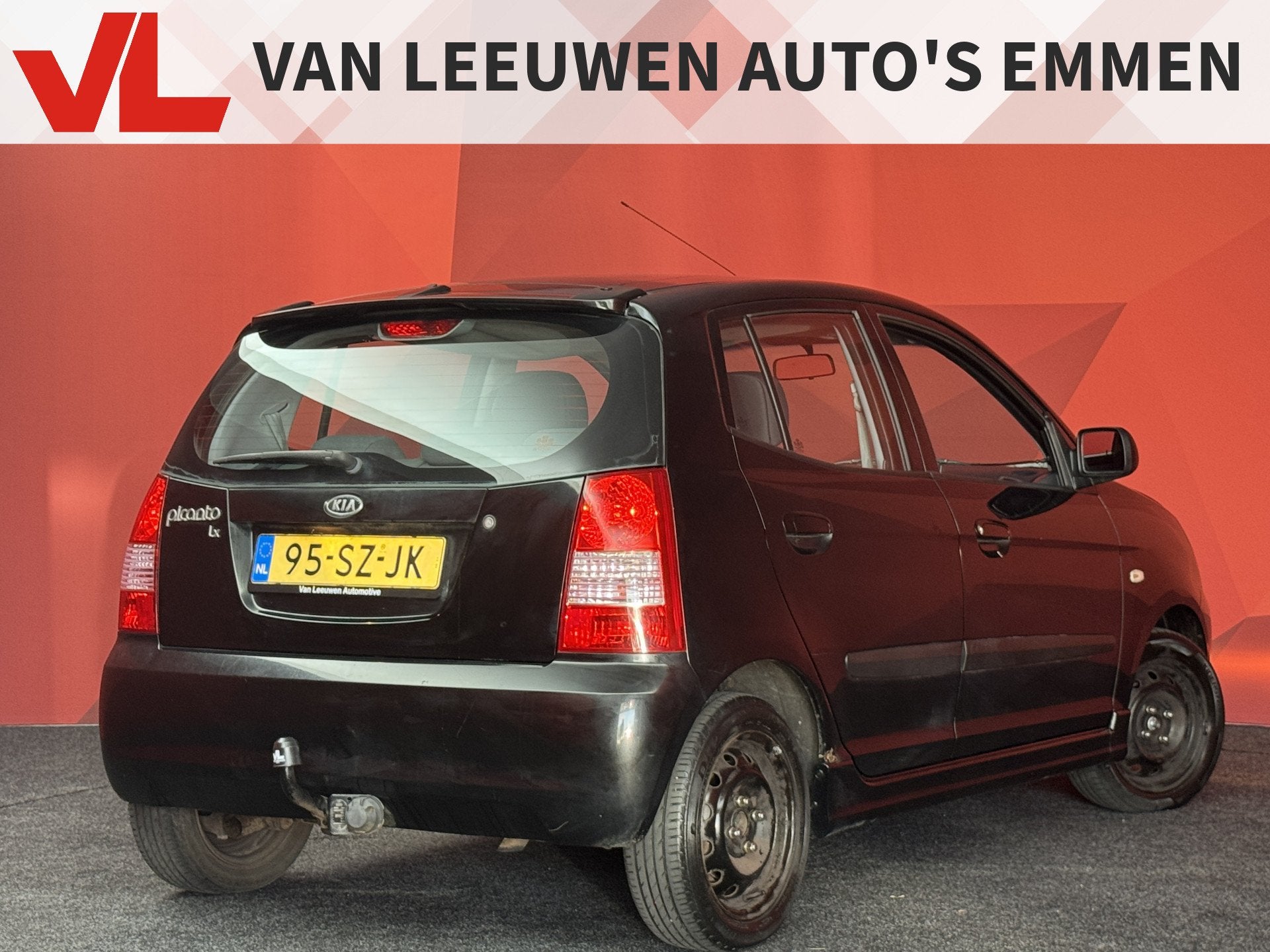 Kia Picanto 1.0 EX | Trekhaak | Stuurbekrachtiging, Voorwielaandrijving, Stof, Zwart, 4 cilinders