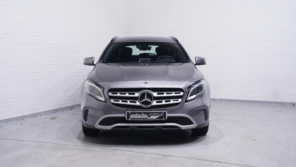 Mercedes-Benz GLA-klasse 180 Business Solution Limited Navi, Auto's, Gebruikt, 4 cilinders, 715 kg, Leder en Stof