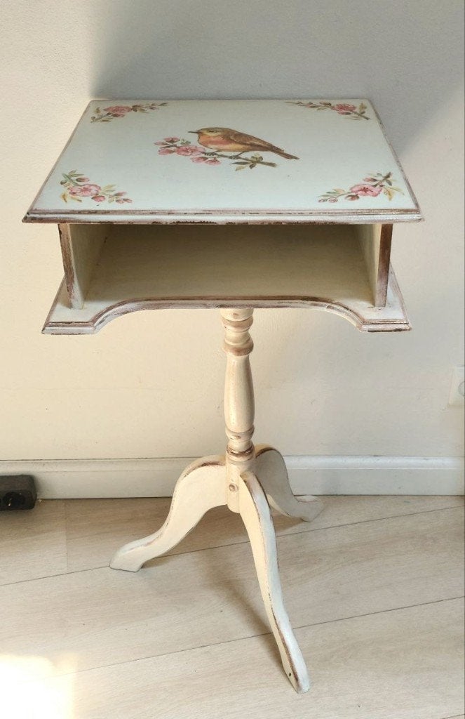 Hand Painted Robin Side Table in English Cottage Style, Vierkant, Nieuw, Minder dan 50 cm, Ophalen of Verzenden