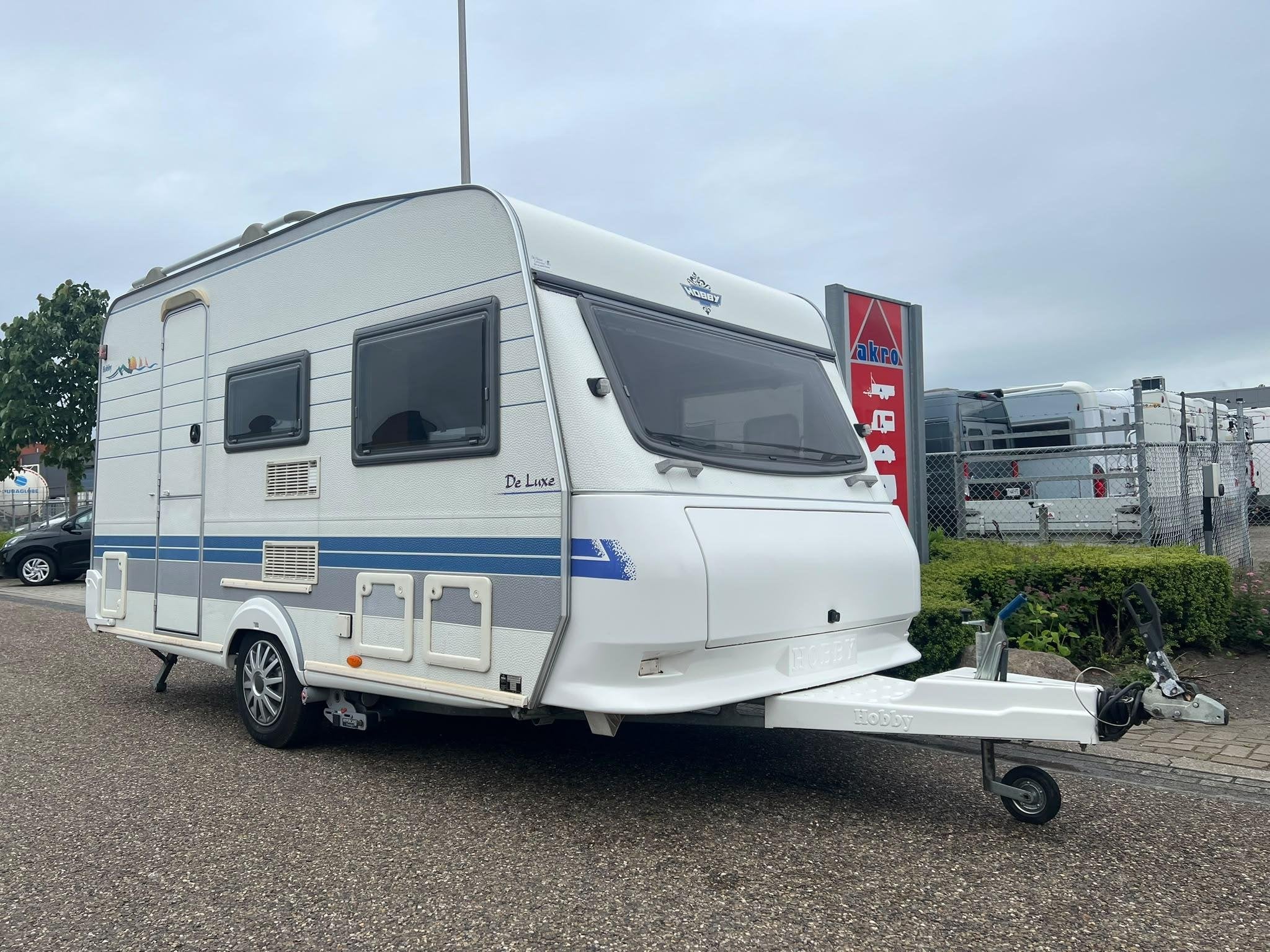 Hobby De Luxe 400 SF | Luifel | Fietsenrek | Mover Half Auto, Vast bed, Hobby, Tot en met 2, Bedrijf